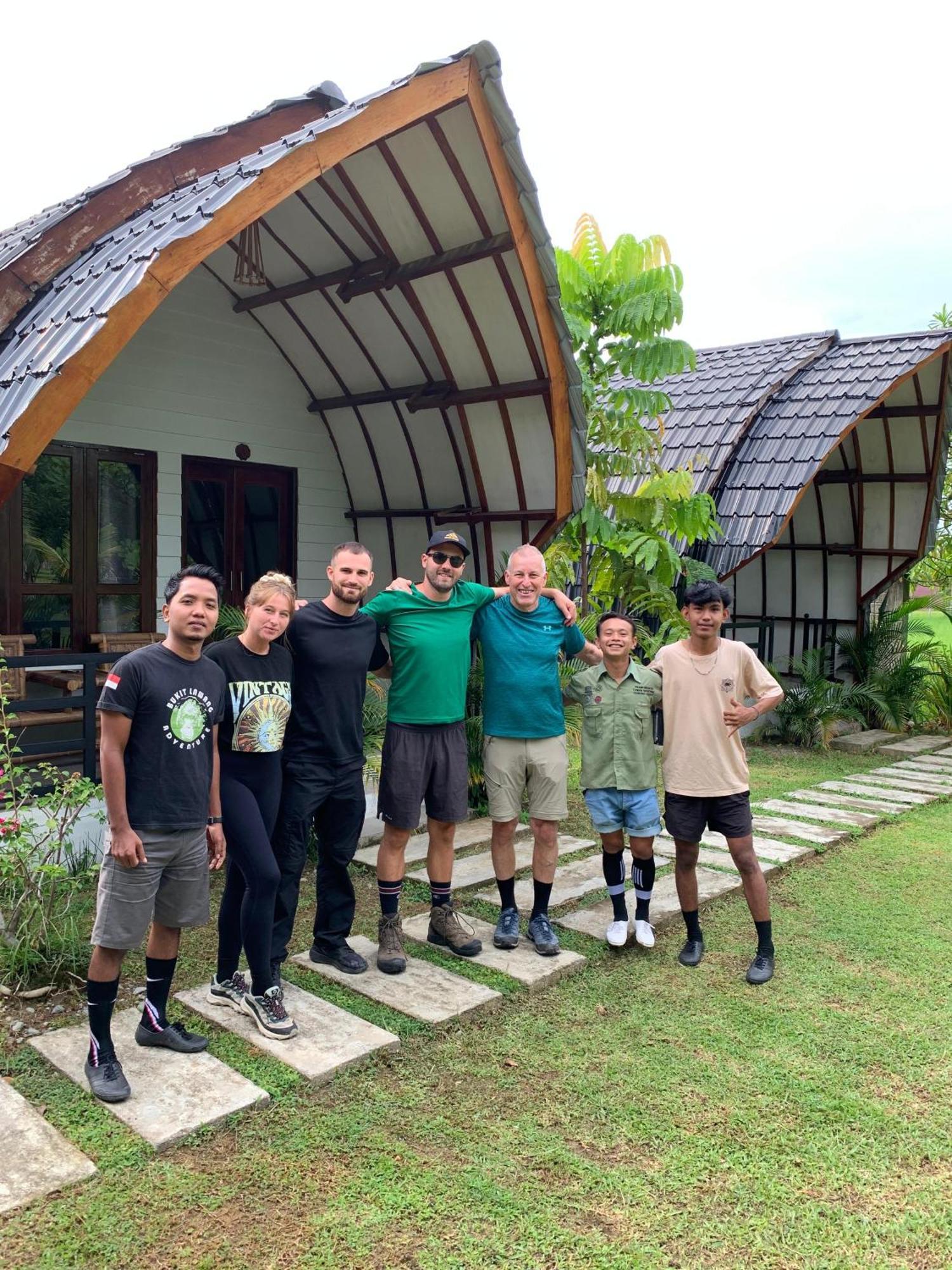 Gino'S Place - Guest House & Jungle Trekking Bukit Lawang Exterior photo